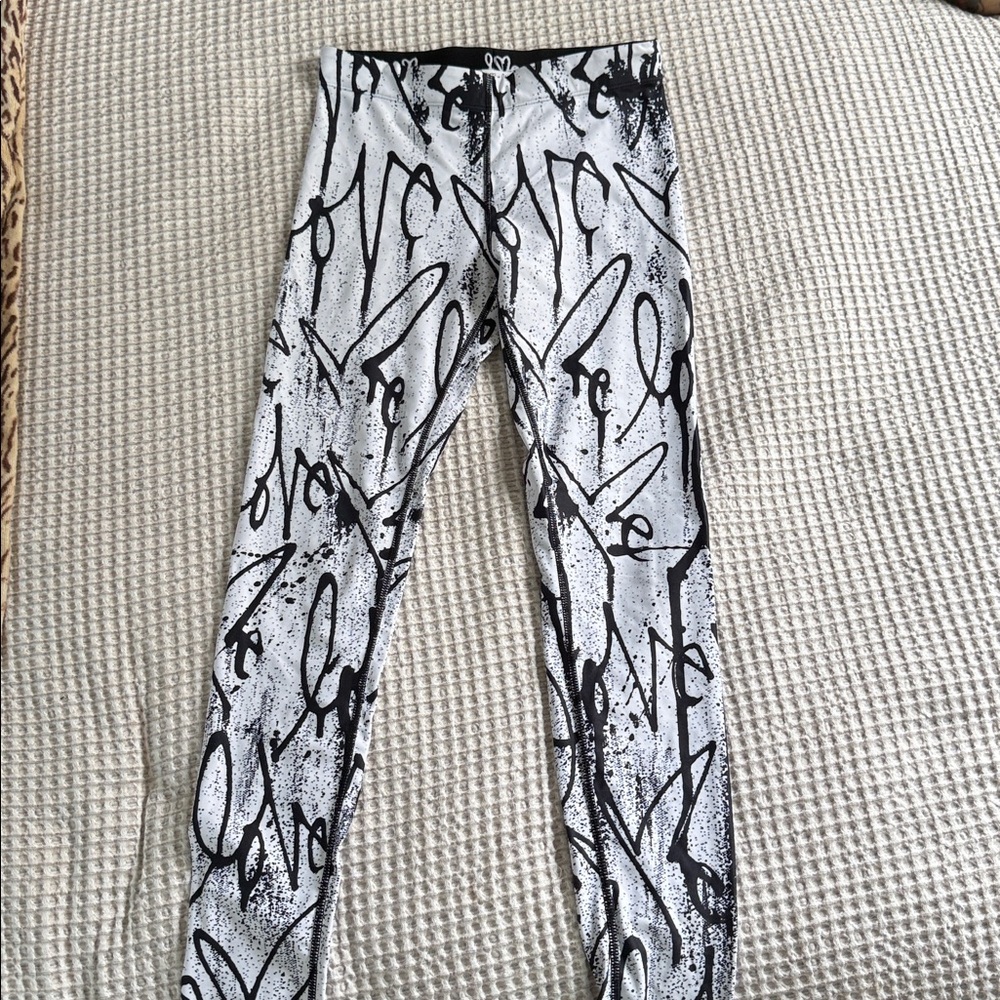 Carbon38 Black and White LOVE Graphic Leggings